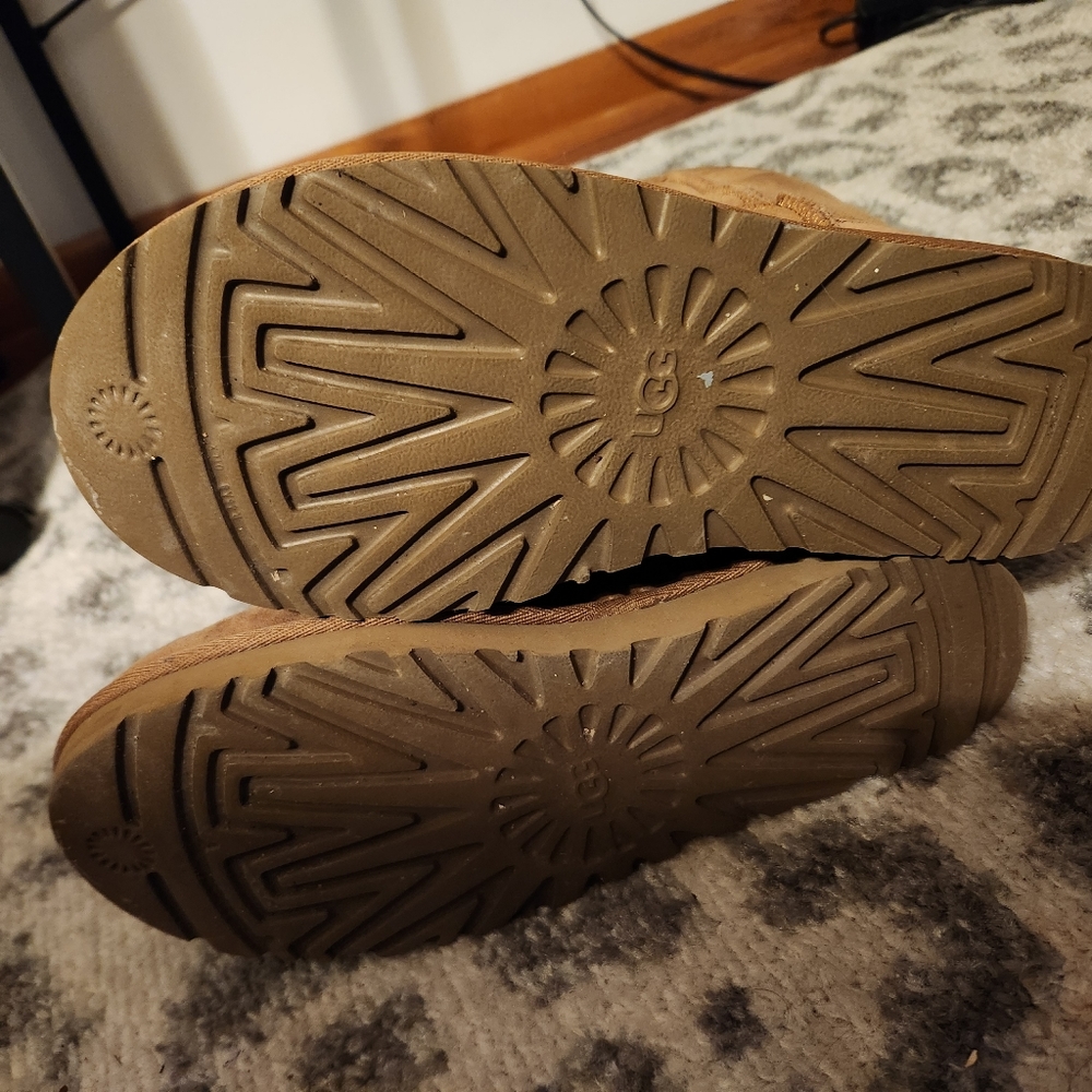 UGG Women's Classic Short Ii Boot - Picture 3 of 6